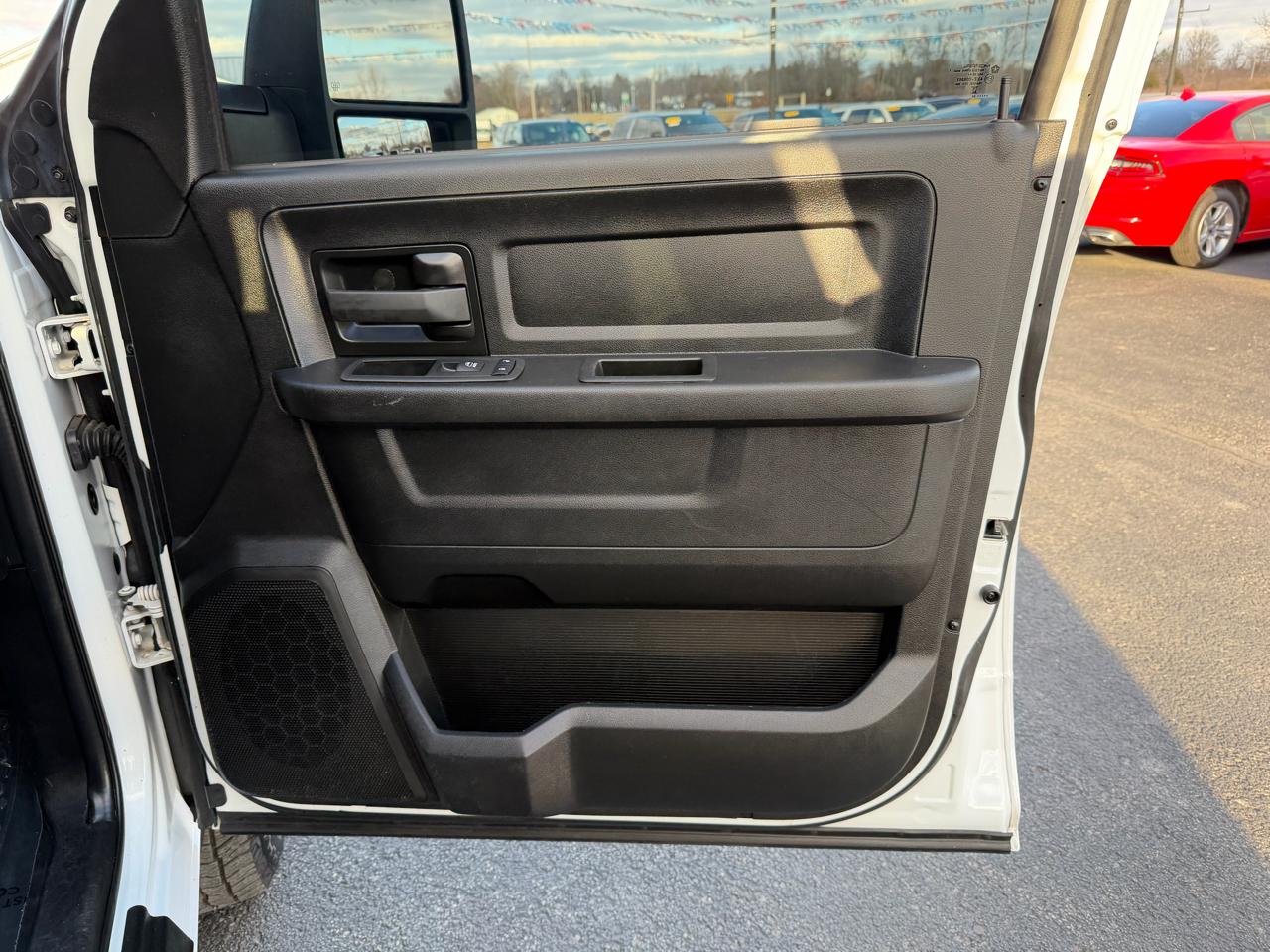 RAM 2500 Tradesman 4x4 Crew Cab 6'4" Box 2024