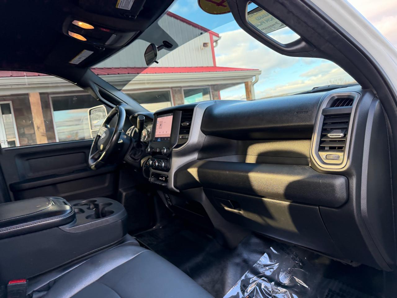 RAM 2500 Tradesman 4x4 Crew Cab 6'4" Box 2024