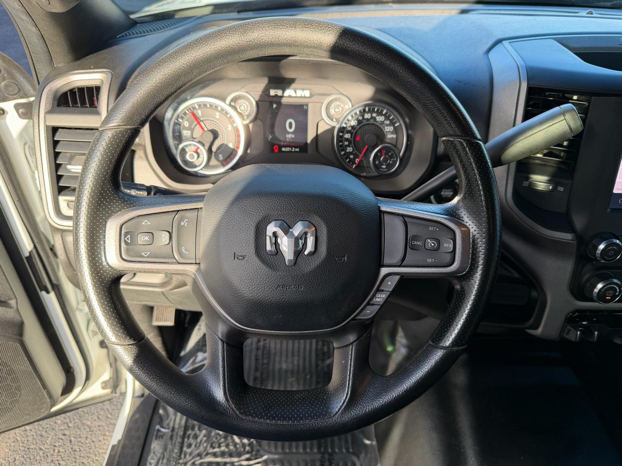 RAM 2500 Tradesman 4x4 Crew Cab 6'4" Box 2024