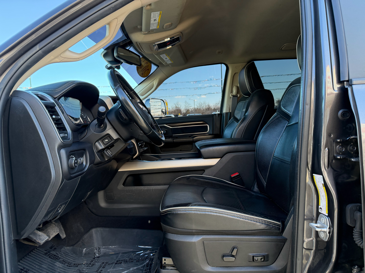 RAM 3500 Laramie 4x4 Crew Cab 8' Box 2022