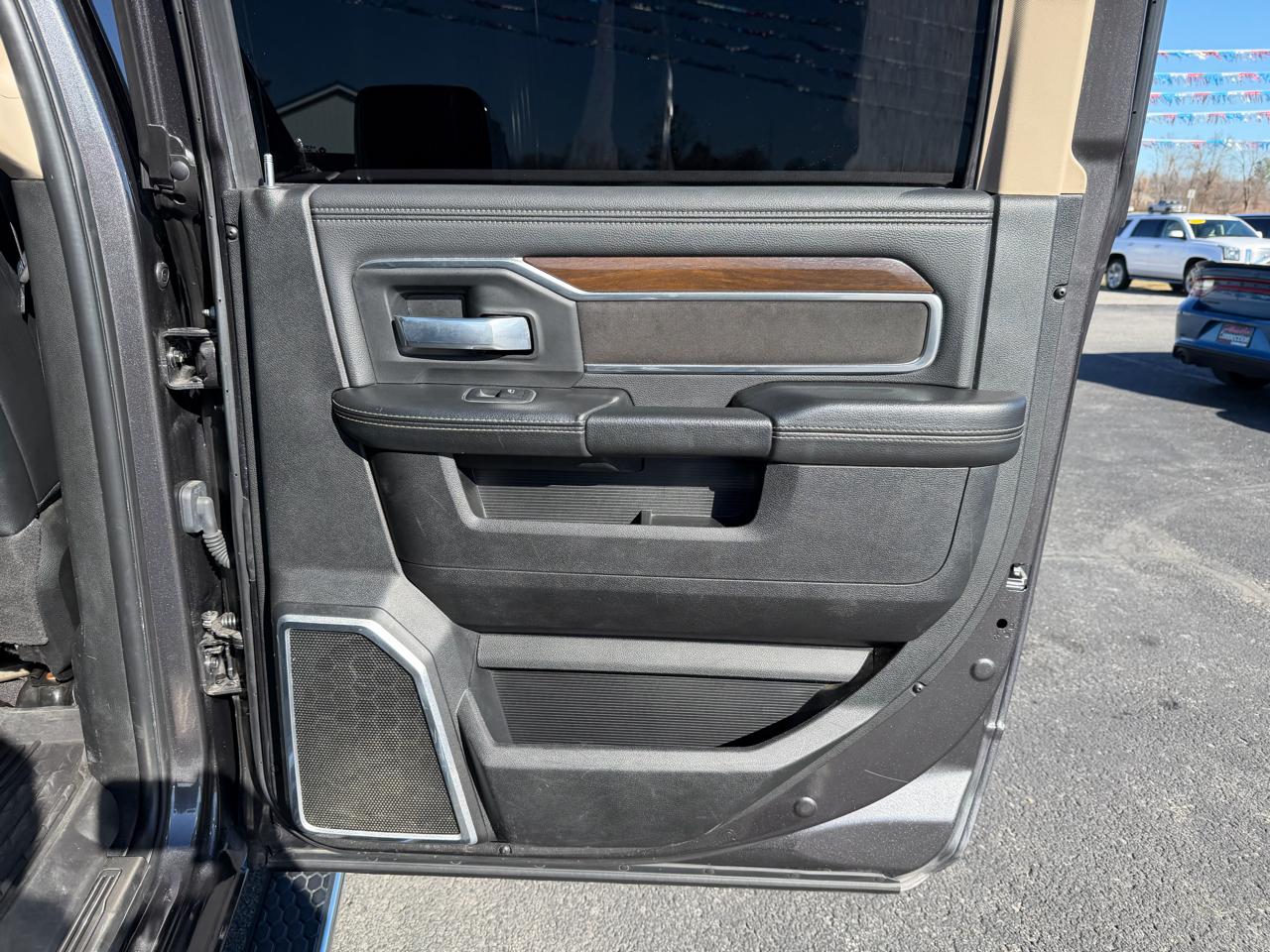 RAM 3500 Laramie 4x4 Crew Cab 8' Box 2022