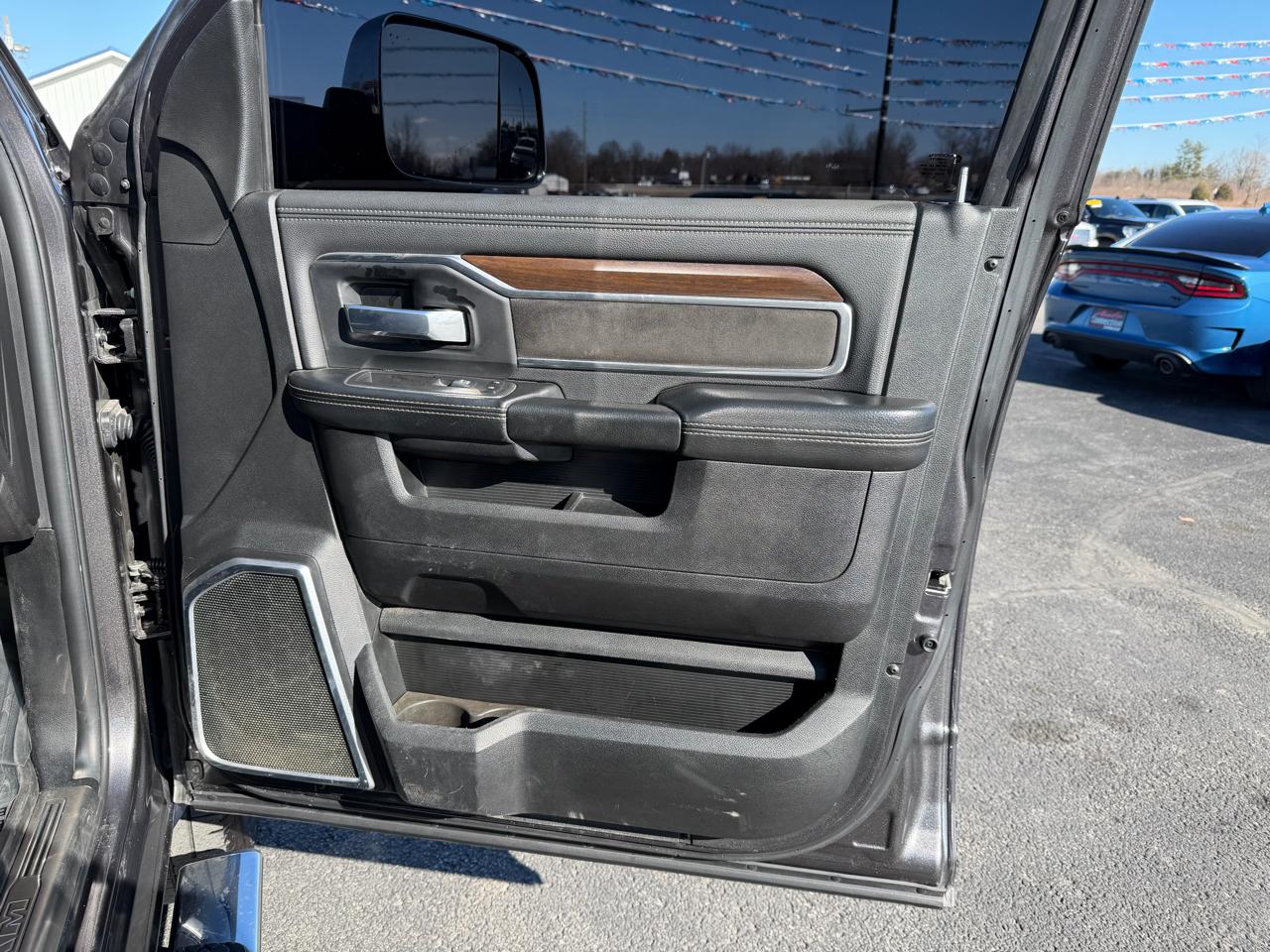 RAM 3500 Laramie 4x4 Crew Cab 8' Box 2022