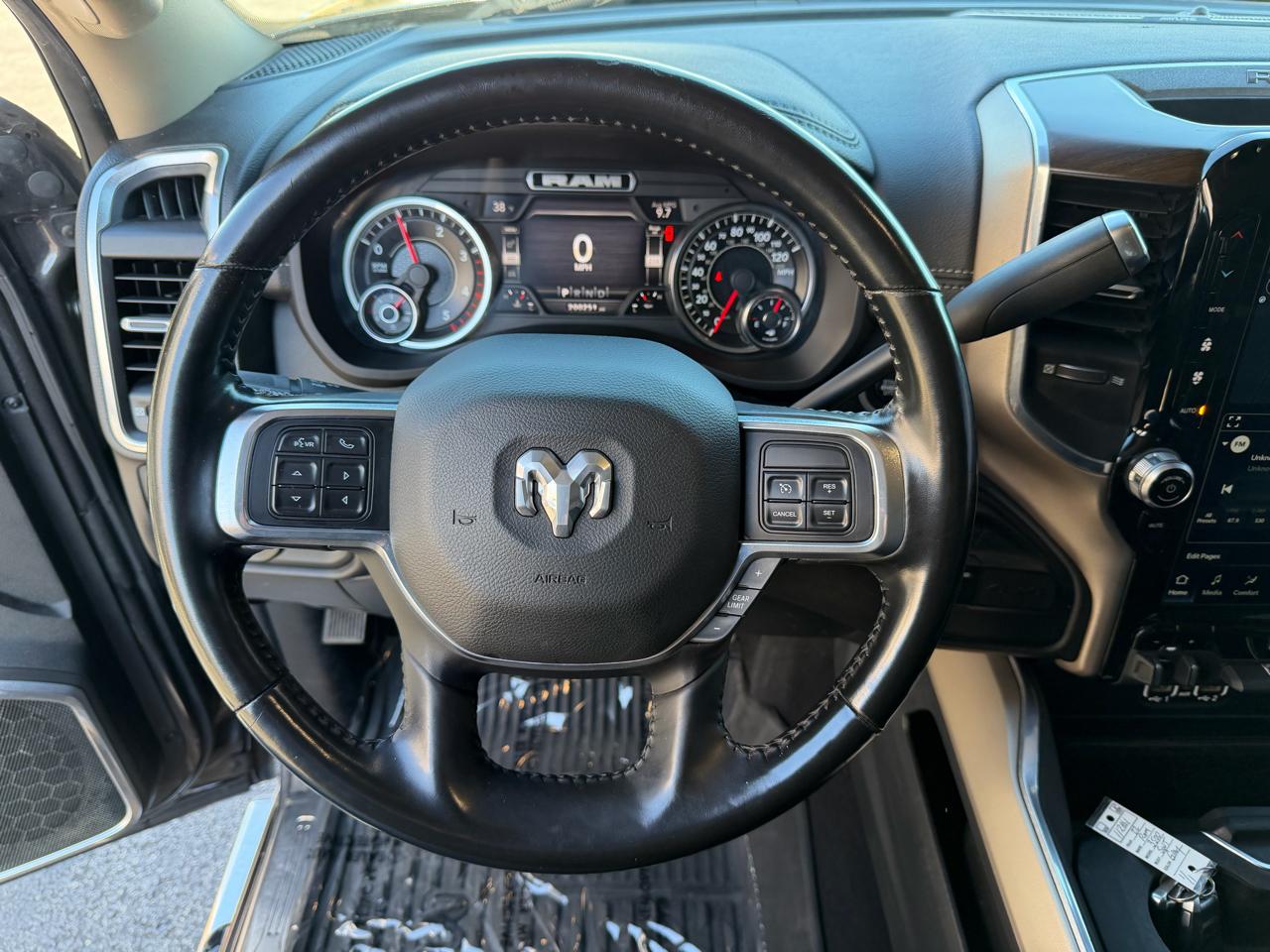 RAM 3500 Laramie 4x4 Crew Cab 8' Box 2022