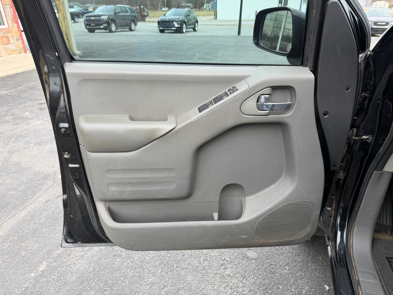 Nissan Frontier 4WD Crew Cab SWB Auto SV 2016