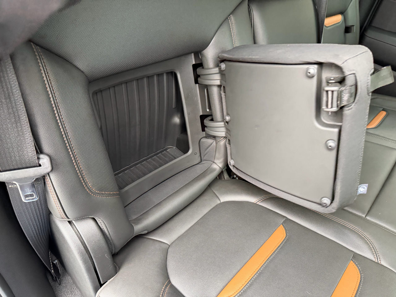 GMC Sierra 1500 4WD Crew Cab 147" AT4 2020