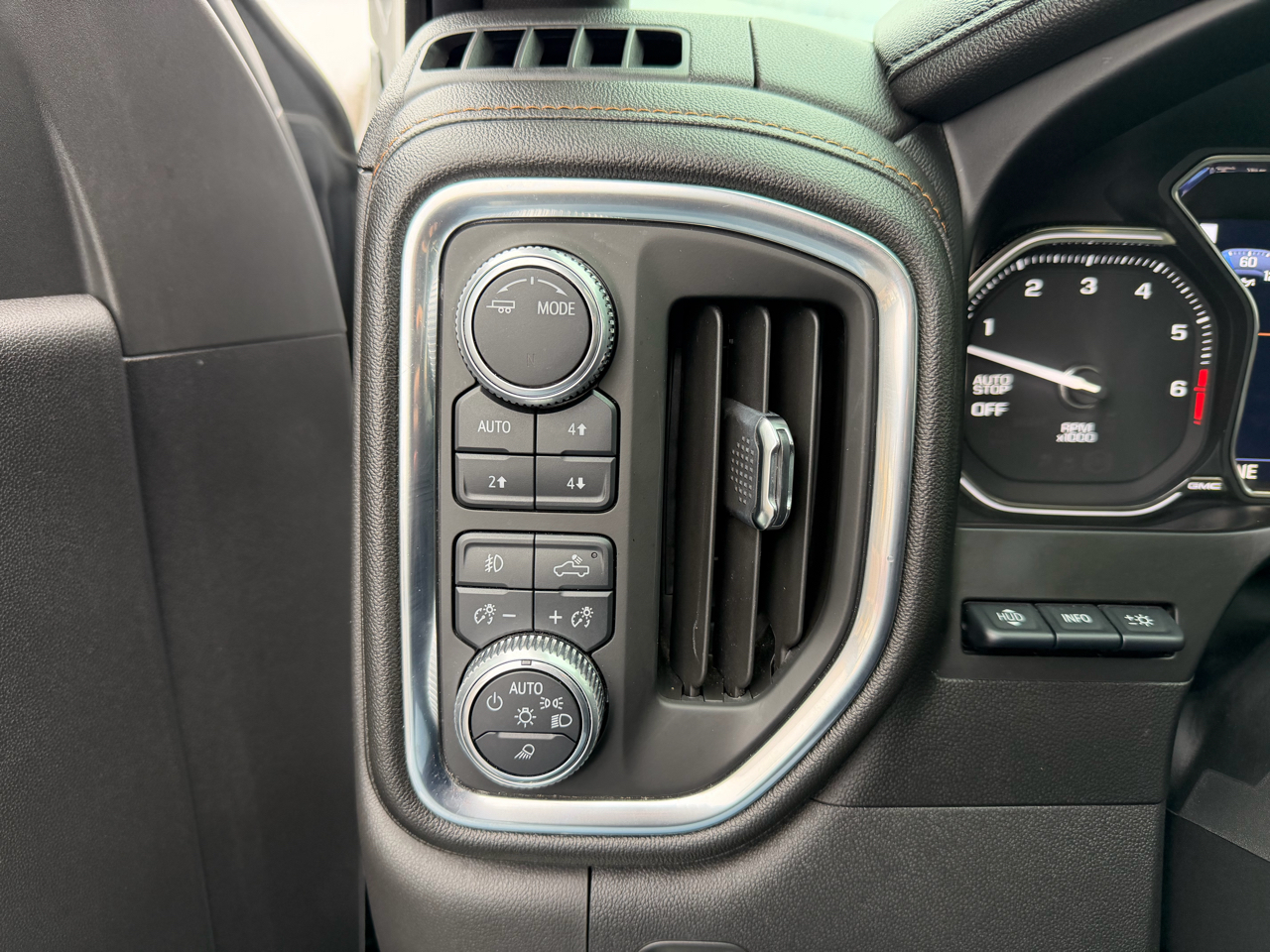 GMC Sierra 1500 4WD Crew Cab 147" AT4 2020