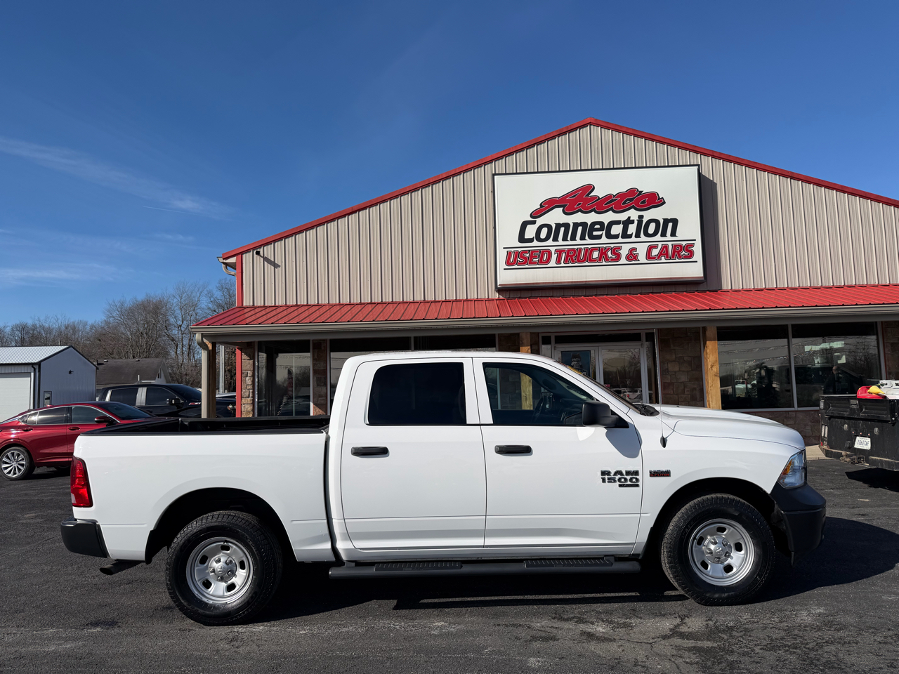 RAM 1500 Classic Tradesman 4x4 Crew Cab 5'7" Box 2020