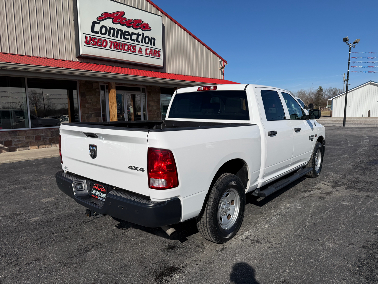 RAM 1500 Classic Tradesman 4x4 Crew Cab 5'7" Box 2020