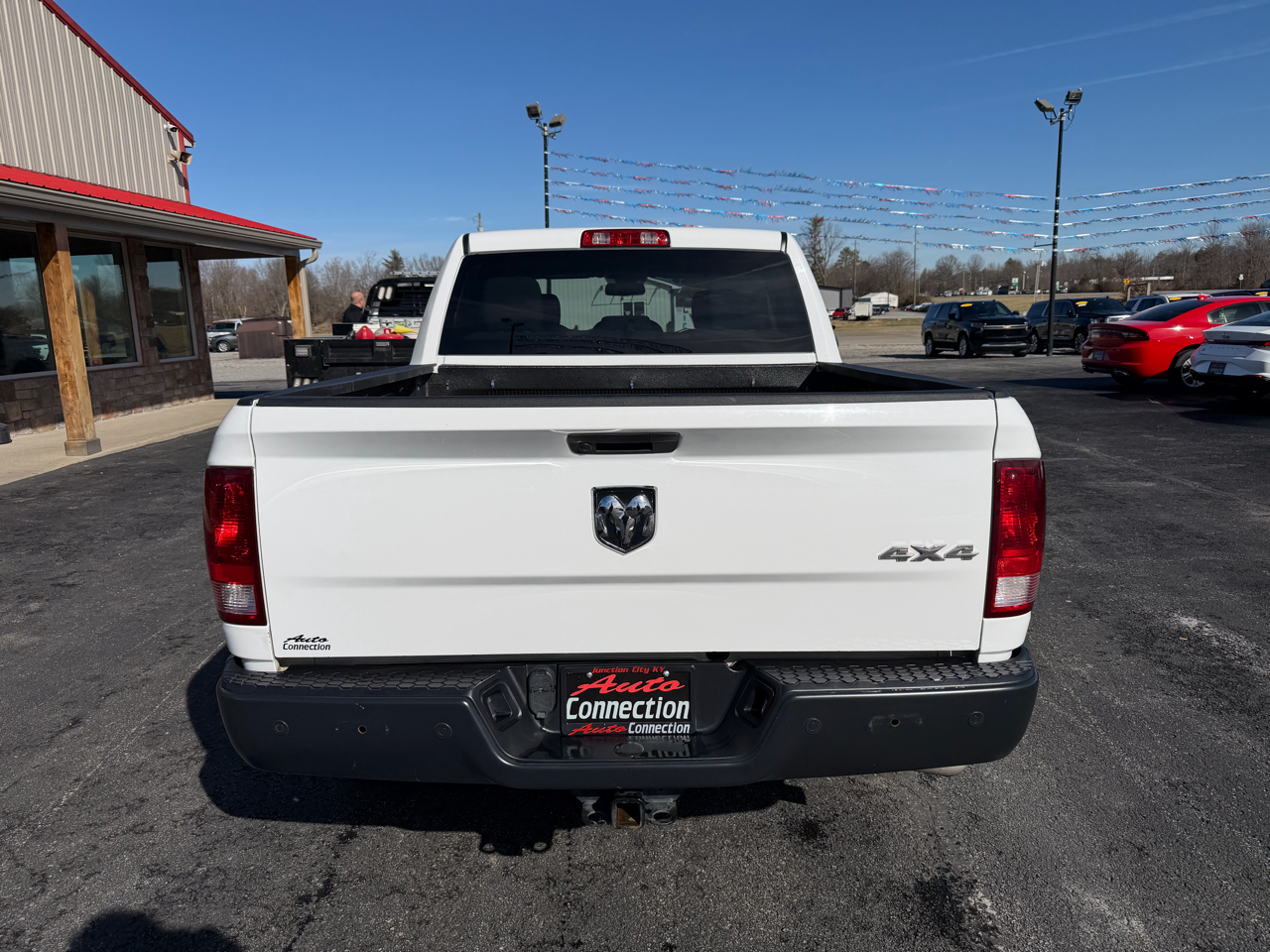 RAM 1500 Classic Tradesman 4x4 Crew Cab 5'7" Box 2020