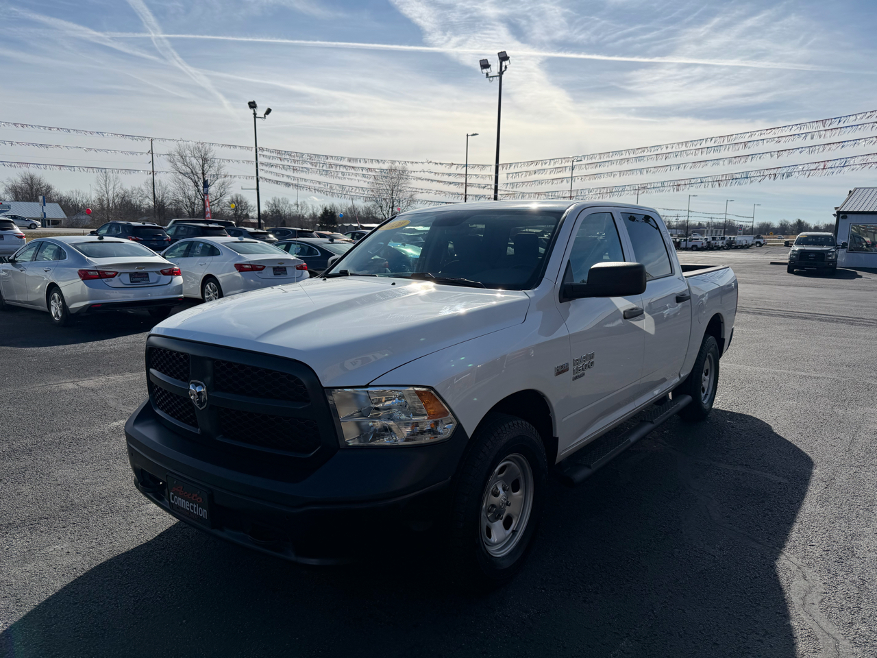 RAM 1500 Classic Tradesman 4x4 Crew Cab 5'7" Box 2020