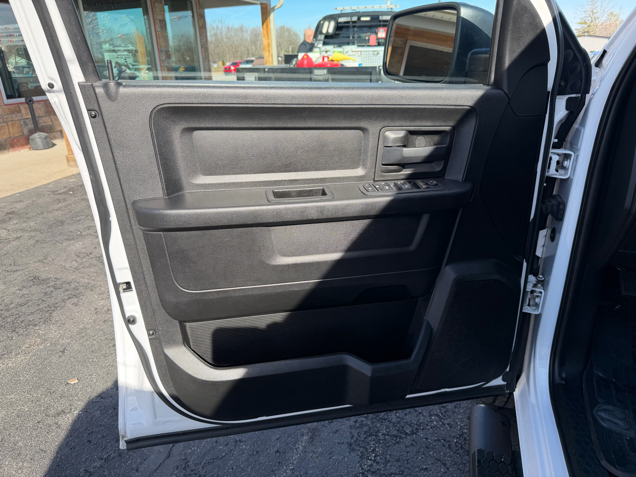 RAM 1500 Classic Tradesman 4x4 Crew Cab 5'7" Box 2020