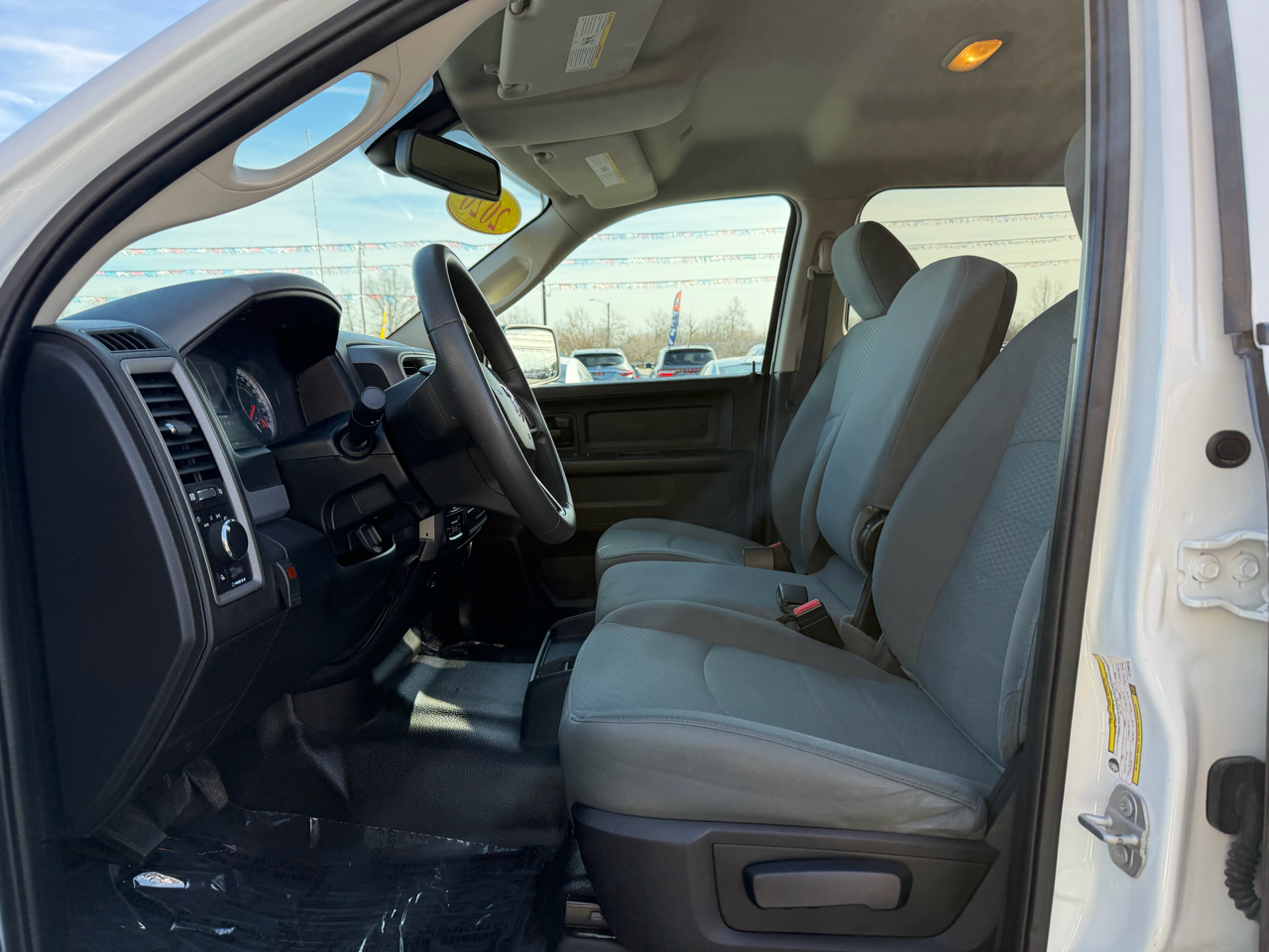 RAM 1500 Classic Tradesman 4x4 Crew Cab 5'7" Box 2020