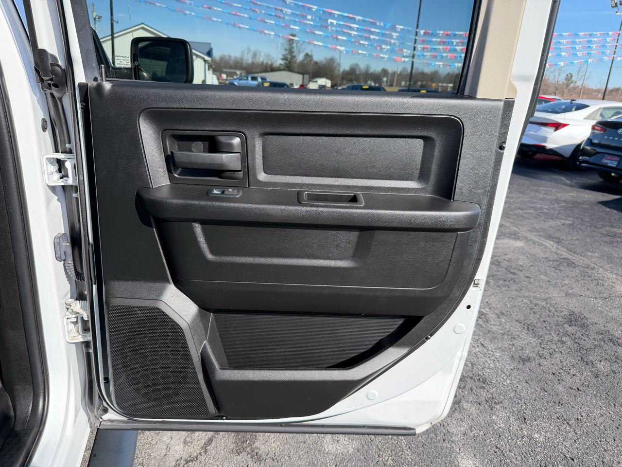 RAM 1500 Classic Tradesman 4x4 Crew Cab 5'7" Box 2020