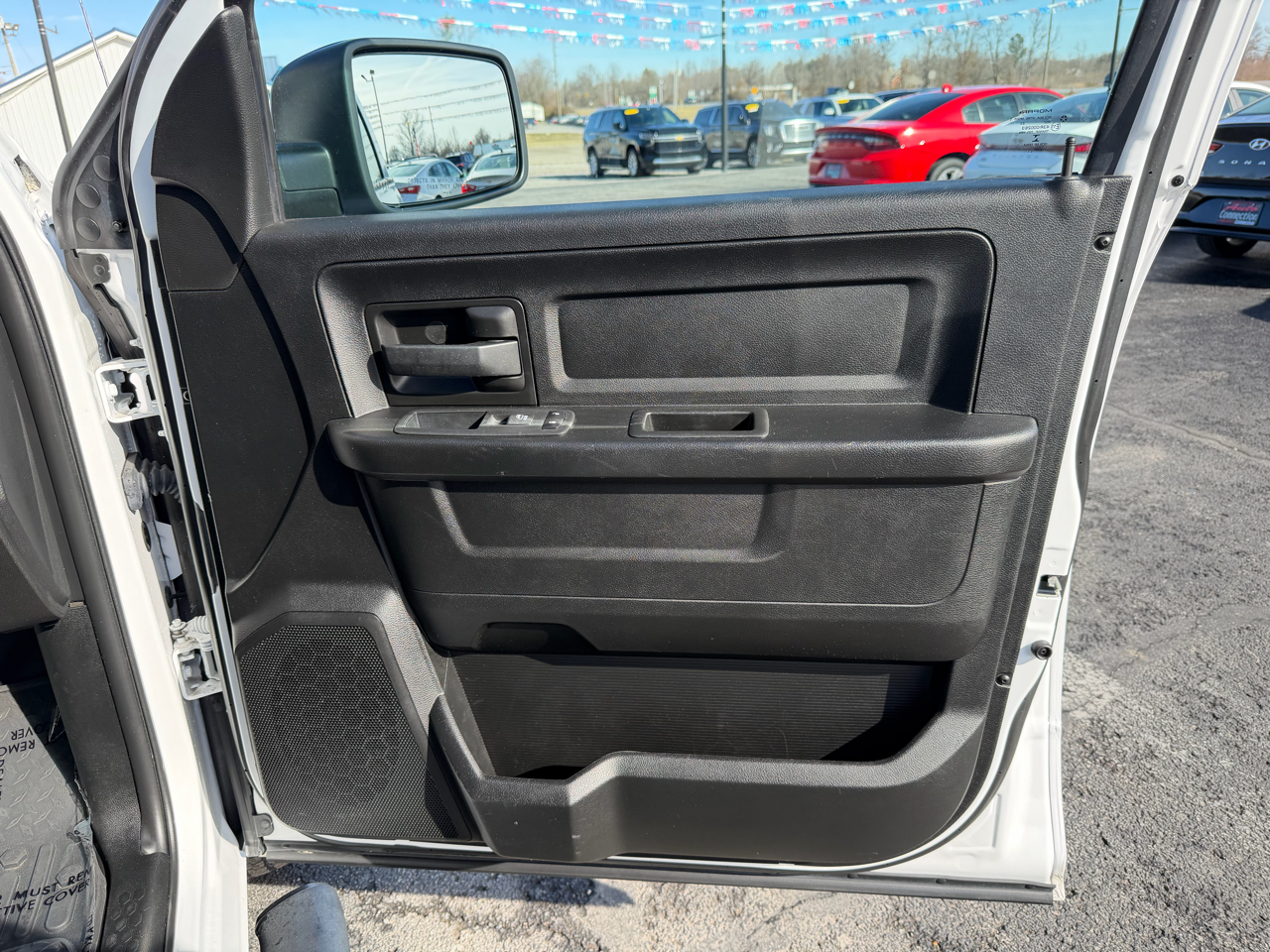 RAM 1500 Classic Tradesman 4x4 Crew Cab 5'7" Box 2020