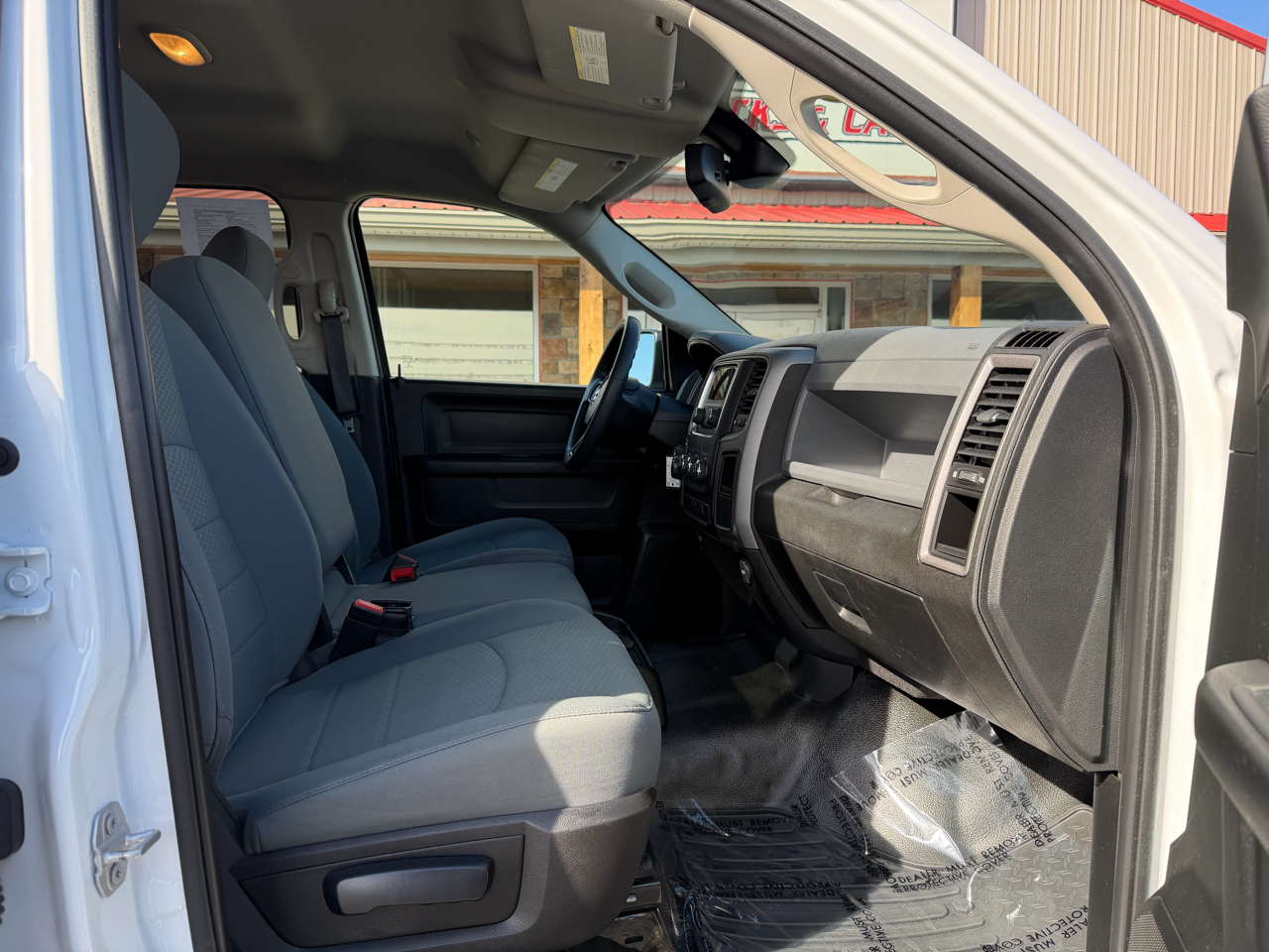 RAM 1500 Classic Tradesman 4x4 Crew Cab 5'7" Box 2020