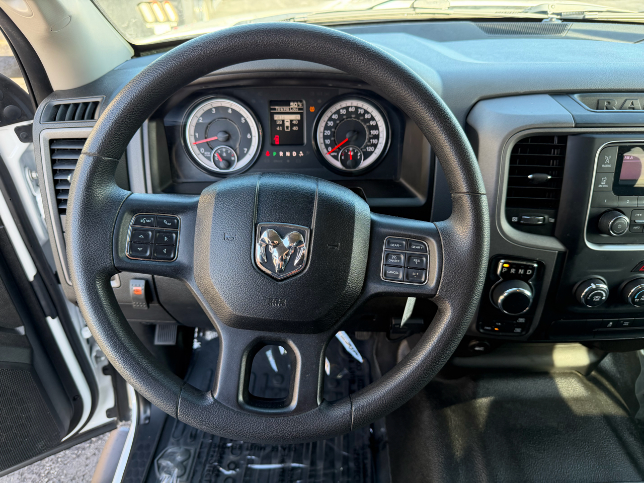 RAM 1500 Classic Tradesman 4x4 Crew Cab 5'7" Box 2020