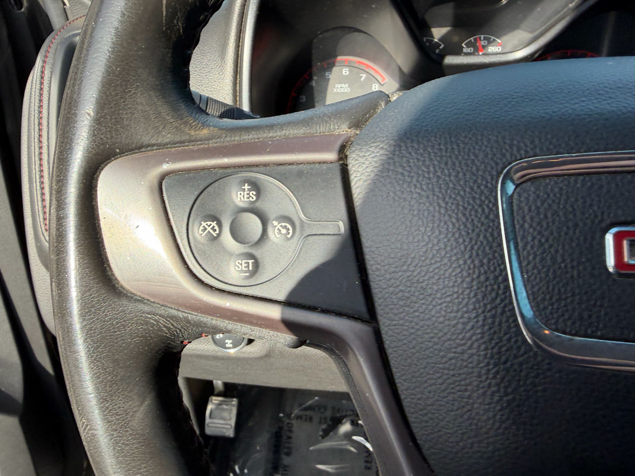 GMC Canyon 4WD Crew Cab 128.3" SLE 2015