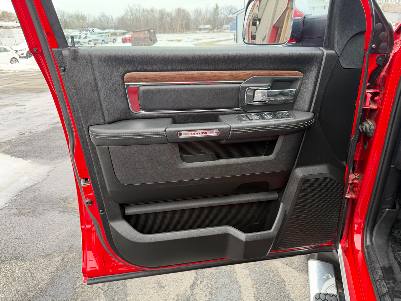 RAM 3500 Laramie 4x4 Crew Cab 8' Box 2017