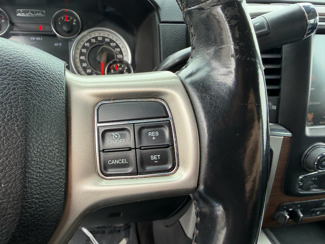 RAM 3500 Laramie 4x4 Crew Cab 8' Box 2017