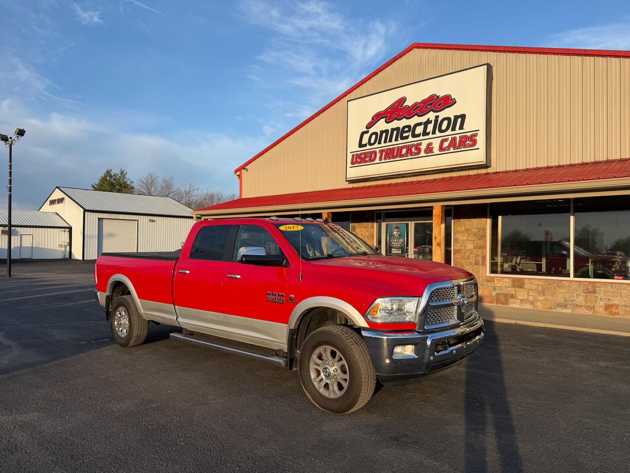 RAM 3500 Laramie 4x4 Crew Cab 8' Box 2017