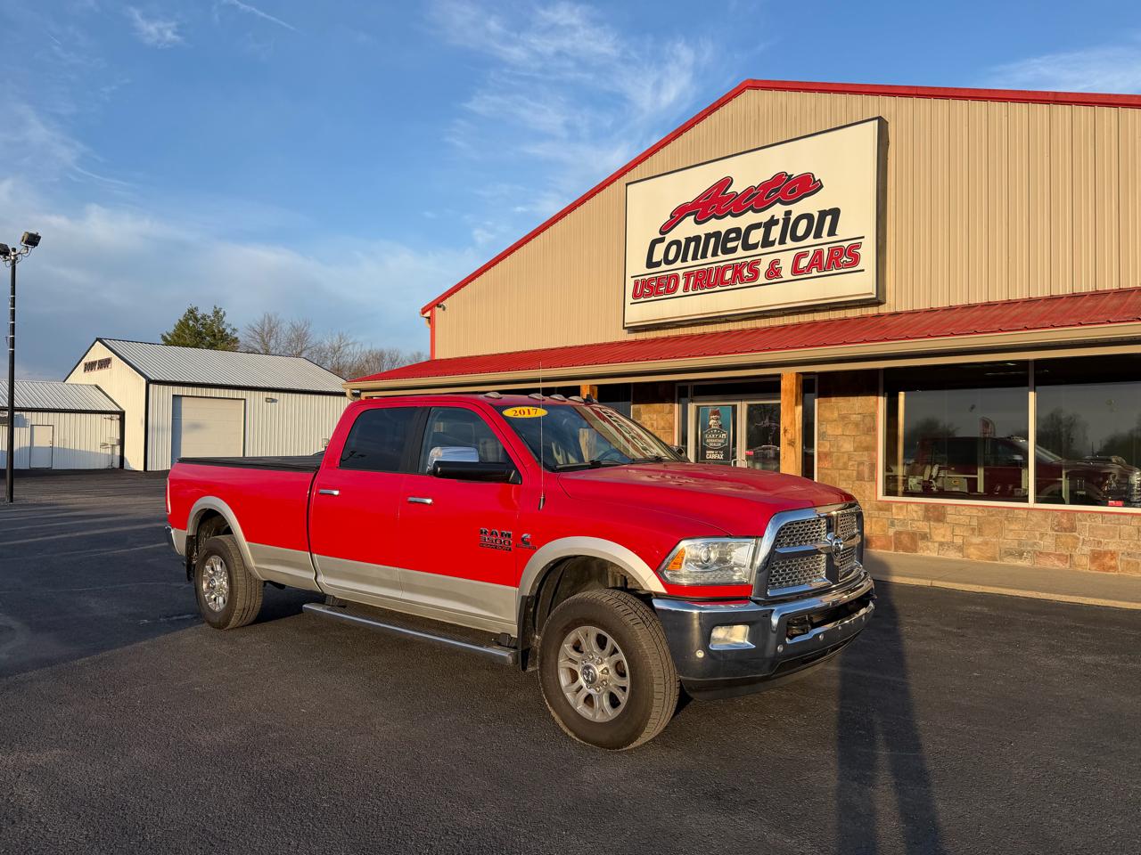 RAM 3500 Laramie 4x4 Crew Cab 8' Box 2017