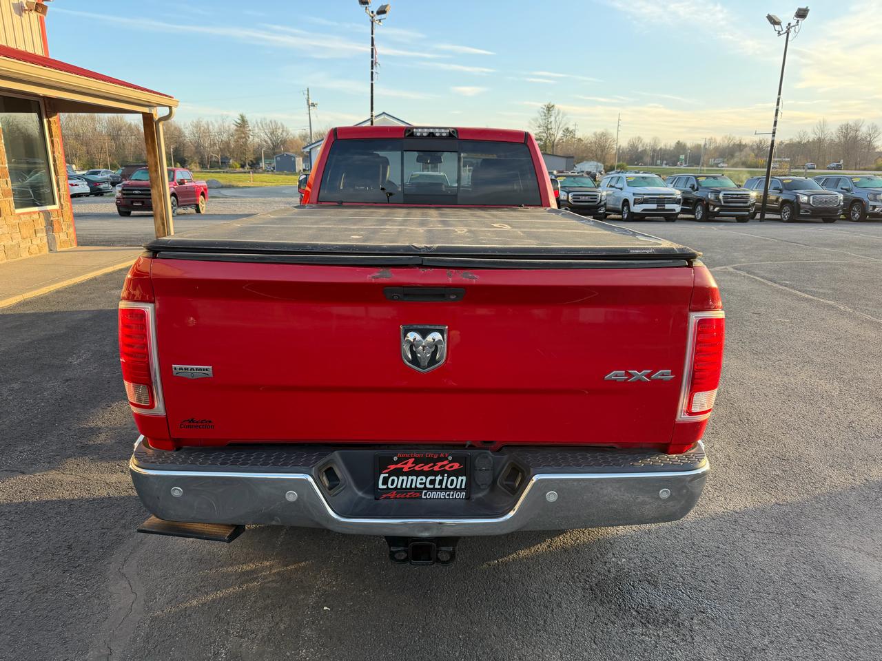 RAM 3500 Laramie 4x4 Crew Cab 8' Box 2017