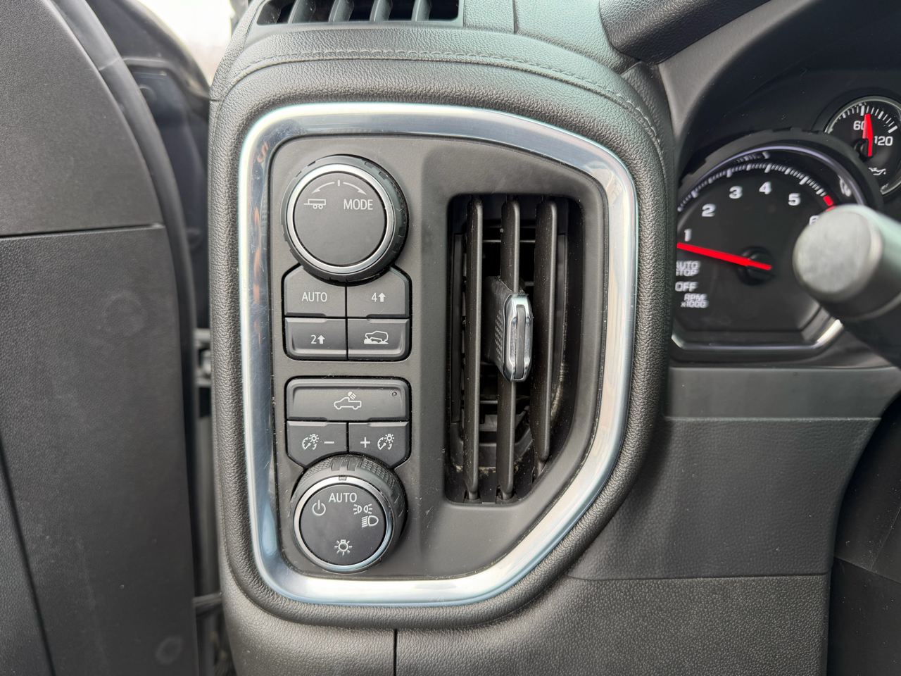 Chevrolet Silverado 1500 4WD Crew Cab 147" LT 2021