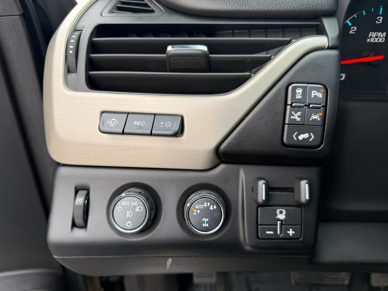 GMC Yukon 4WD 4dr Denali 2018