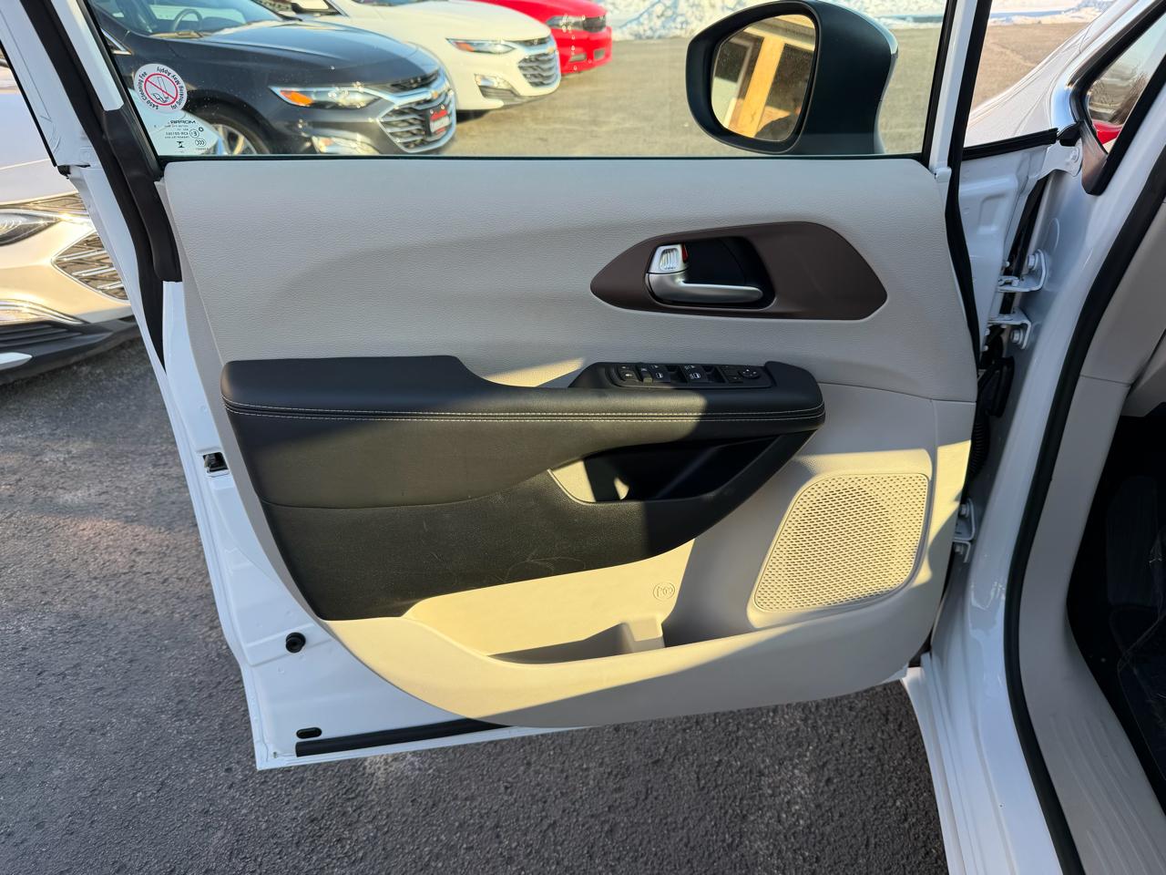 Chrysler Voyager LX FWD 2024