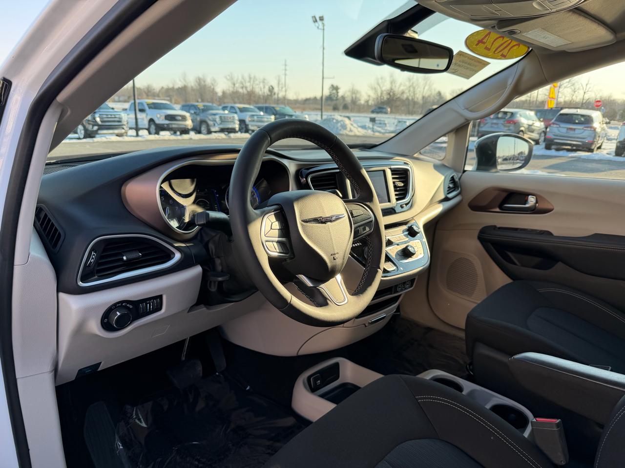 Chrysler Voyager LX FWD 2024