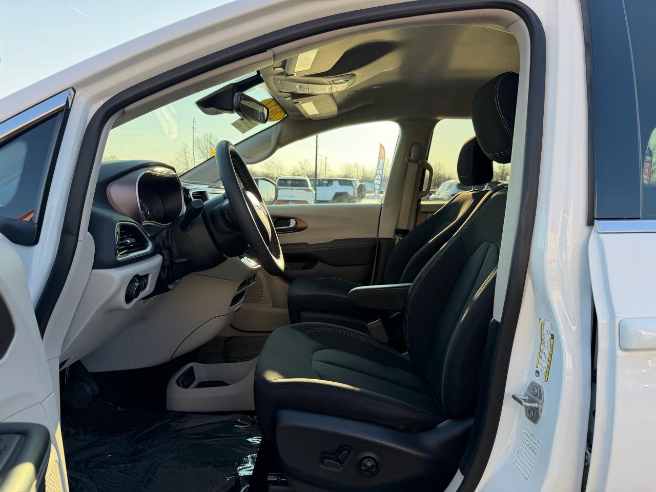 Chrysler Voyager LX FWD 2024