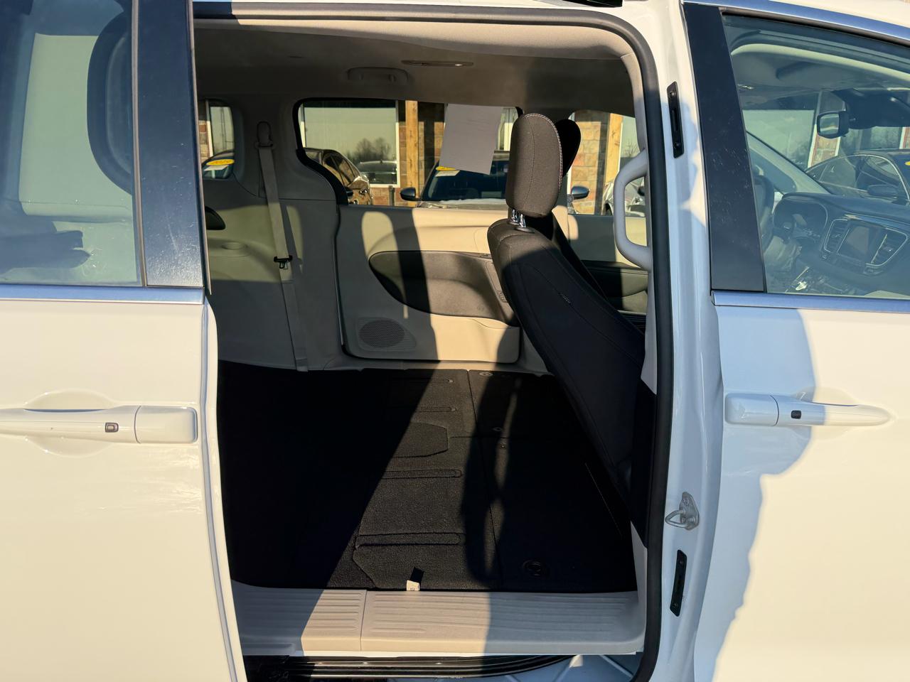 Chrysler Voyager LX FWD 2024