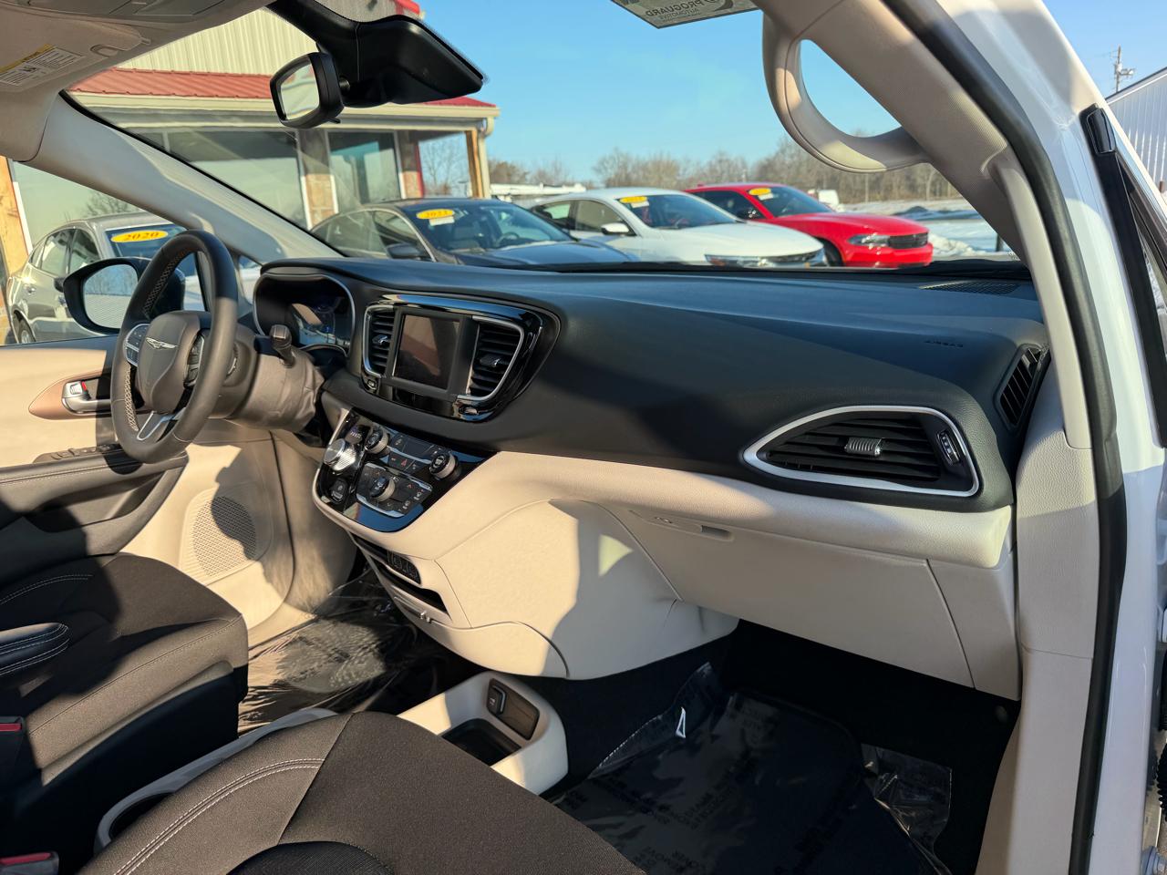 Chrysler Voyager LX FWD 2024