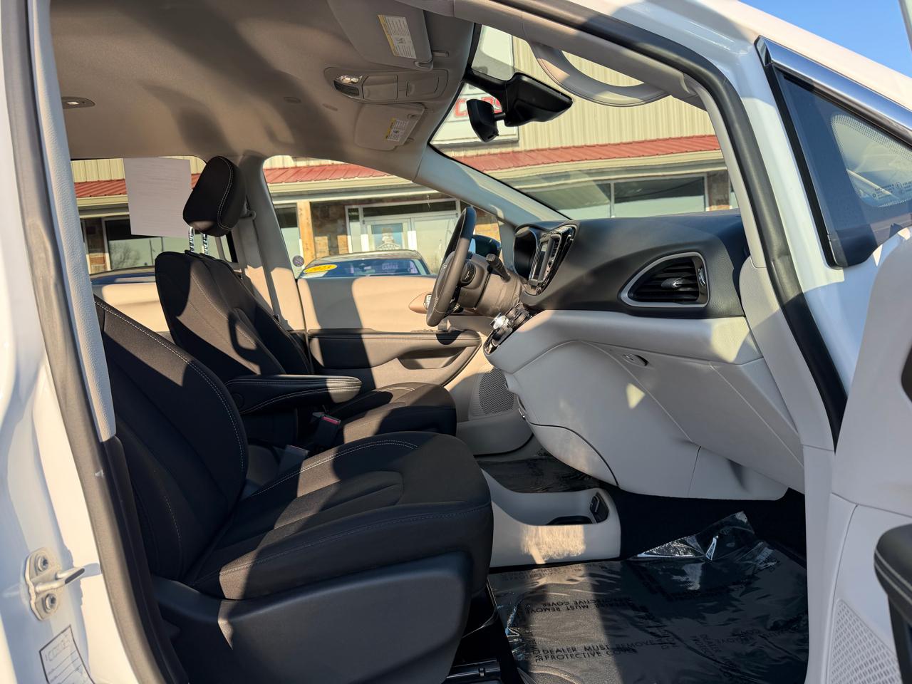 Chrysler Voyager LX FWD 2024