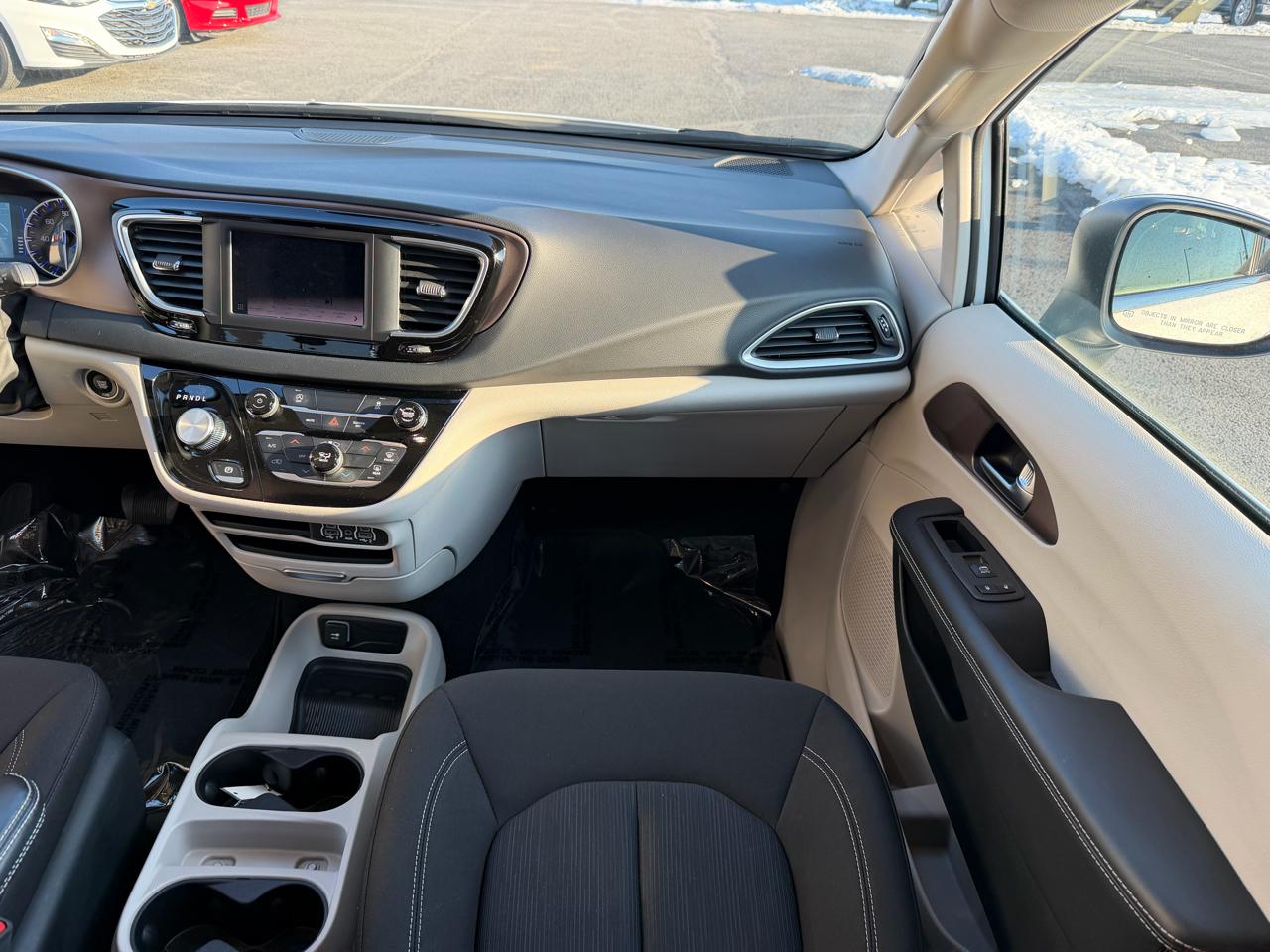 Chrysler Voyager LX FWD 2024