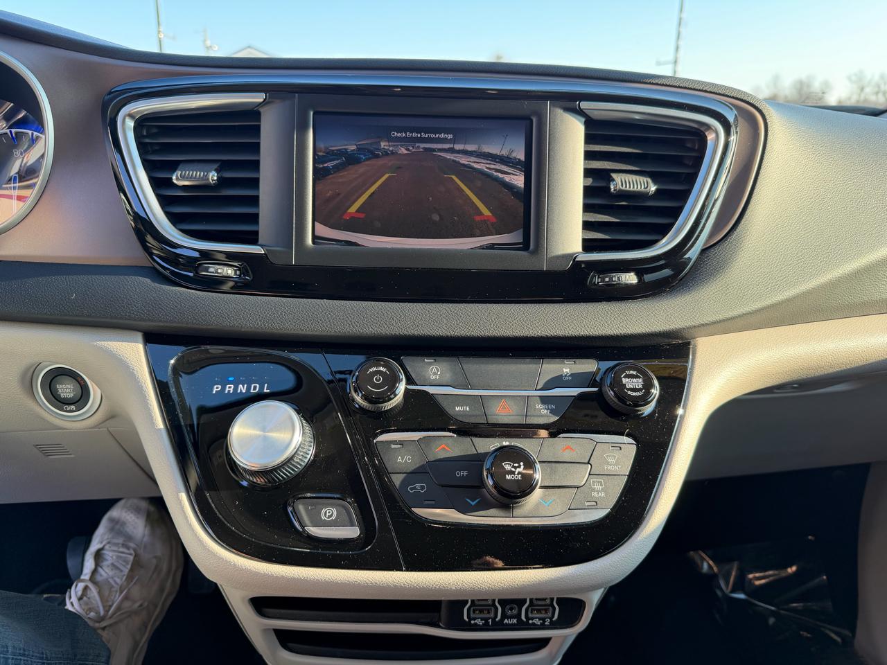 Chrysler Voyager LX FWD 2024