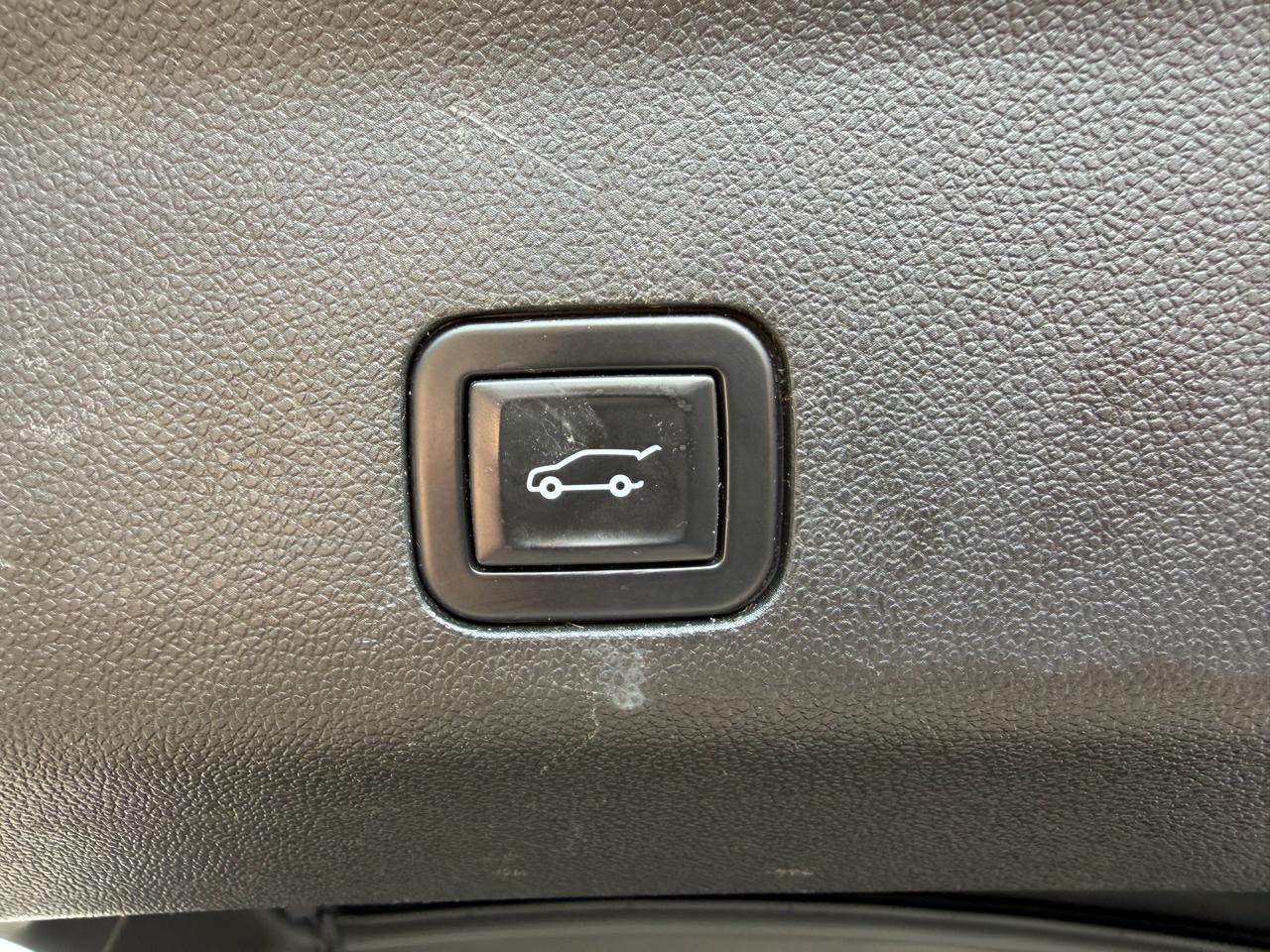 Chevrolet Suburban 4WD 4dr Premier 2021