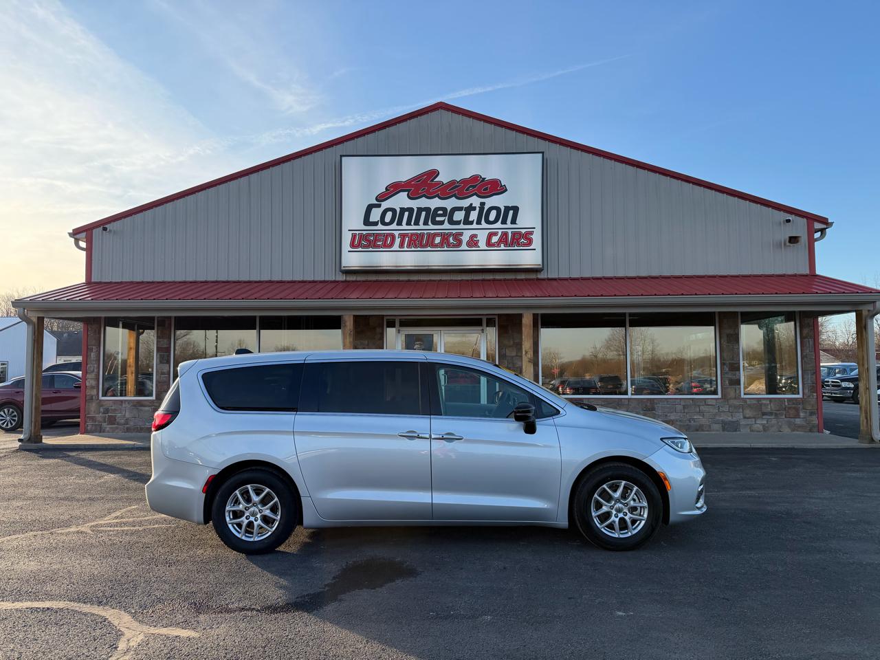 Chrysler Pacifica Touring L FWD 2024