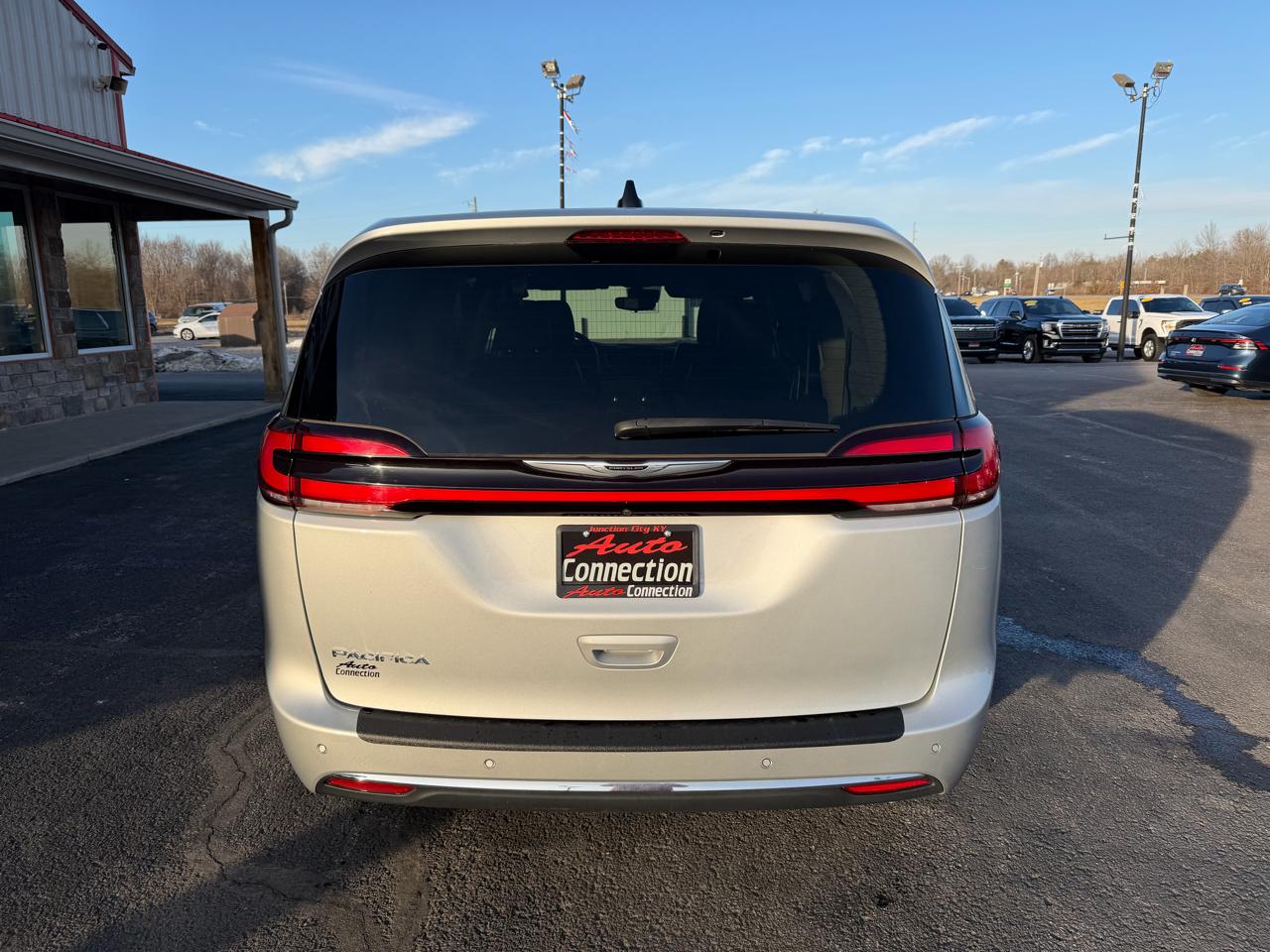 Chrysler Pacifica Touring L FWD 2024