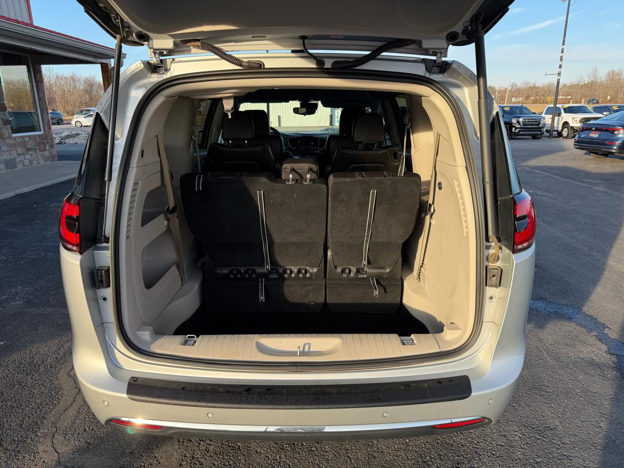 Chrysler Pacifica Touring L FWD 2024