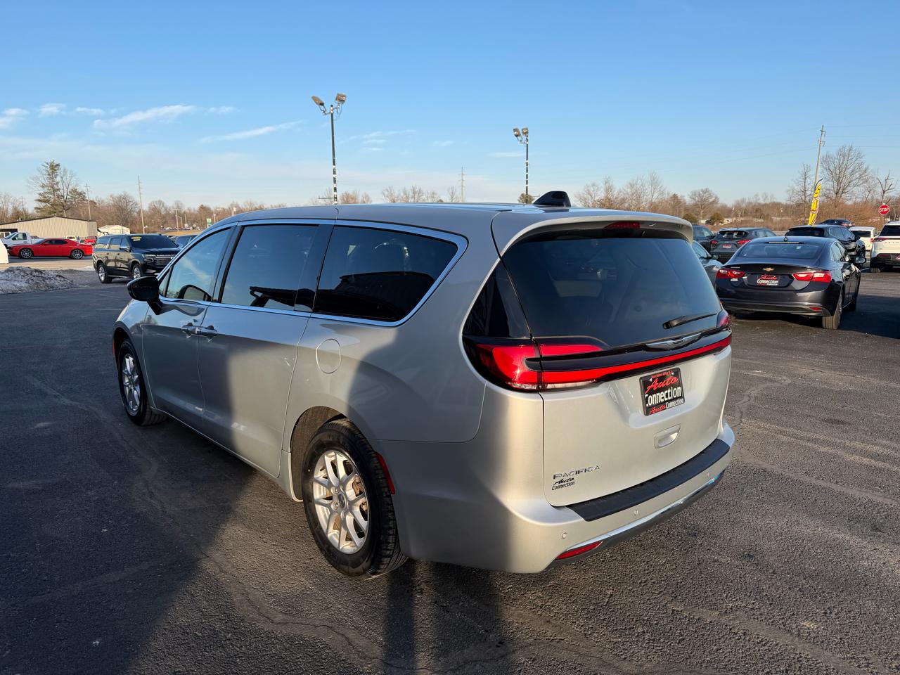 Chrysler Pacifica Touring L FWD 2024