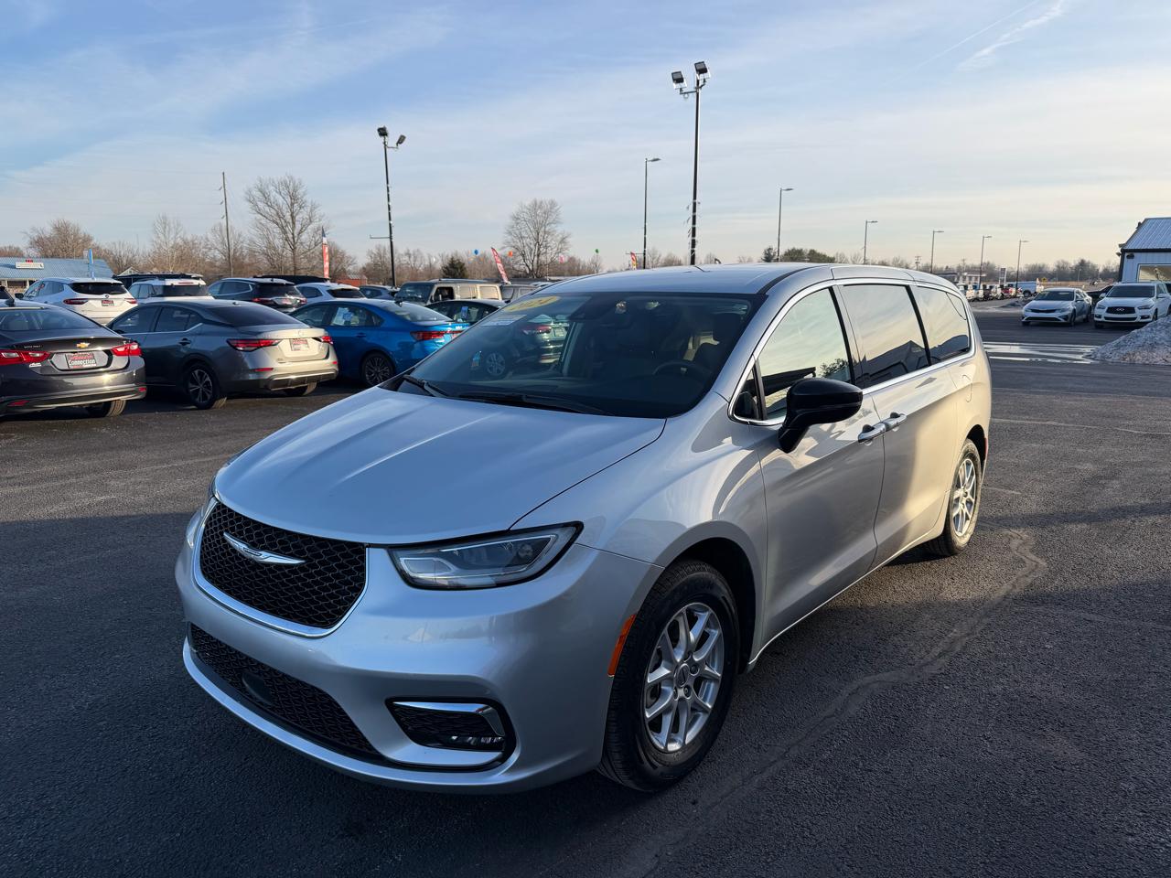 Chrysler Pacifica Touring L FWD 2024