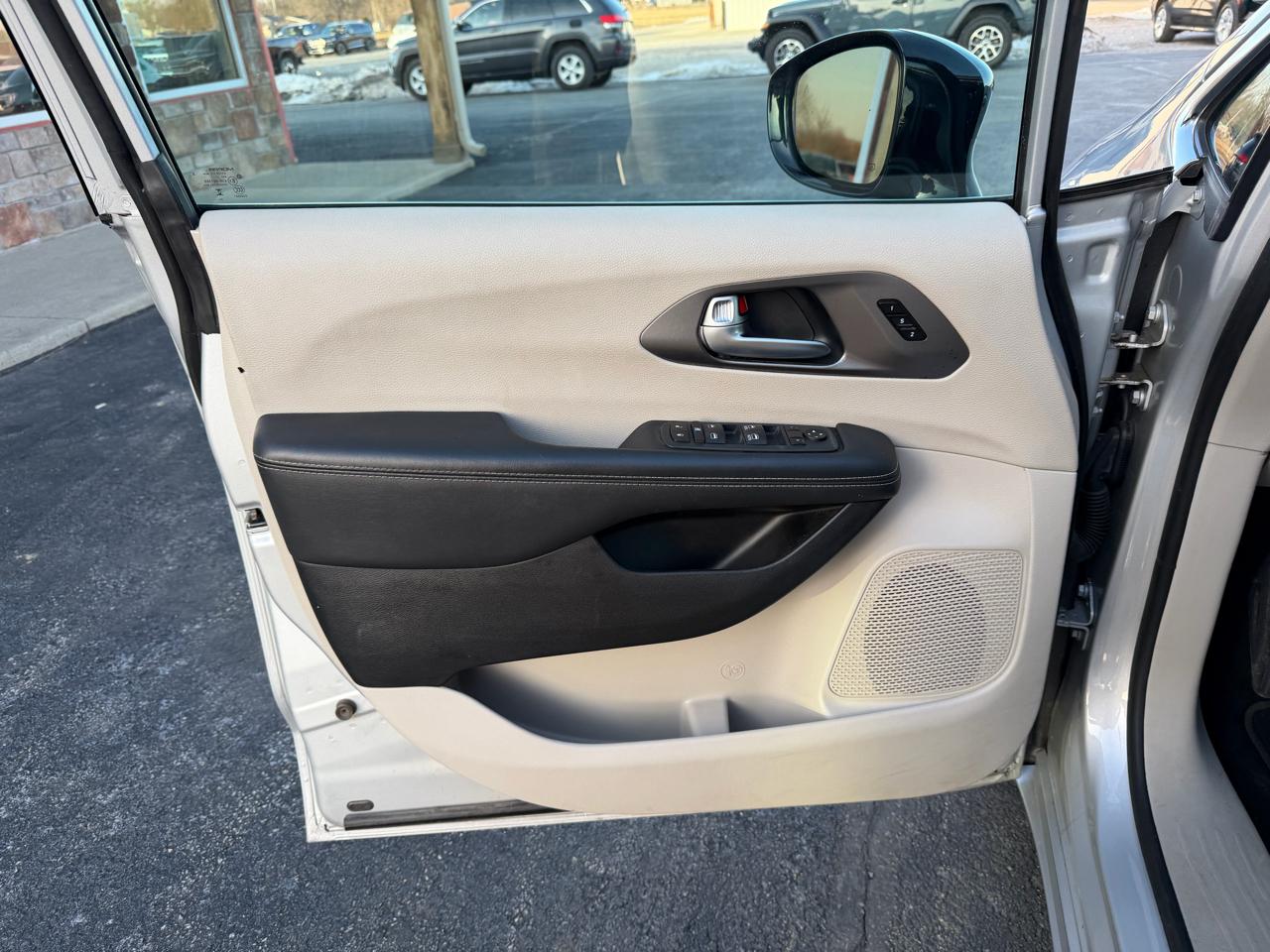 Chrysler Pacifica Touring L FWD 2024