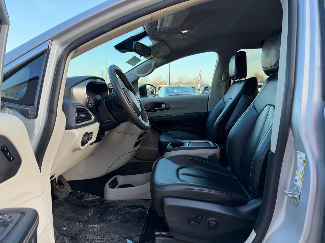 Chrysler Pacifica Touring L FWD 2024