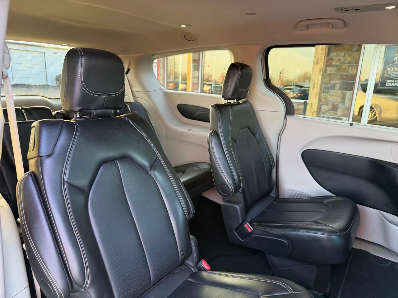 Chrysler Pacifica Touring L FWD 2024