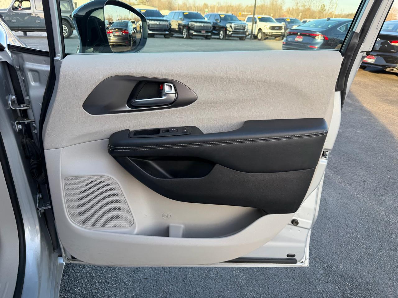 Chrysler Pacifica Touring L FWD 2024