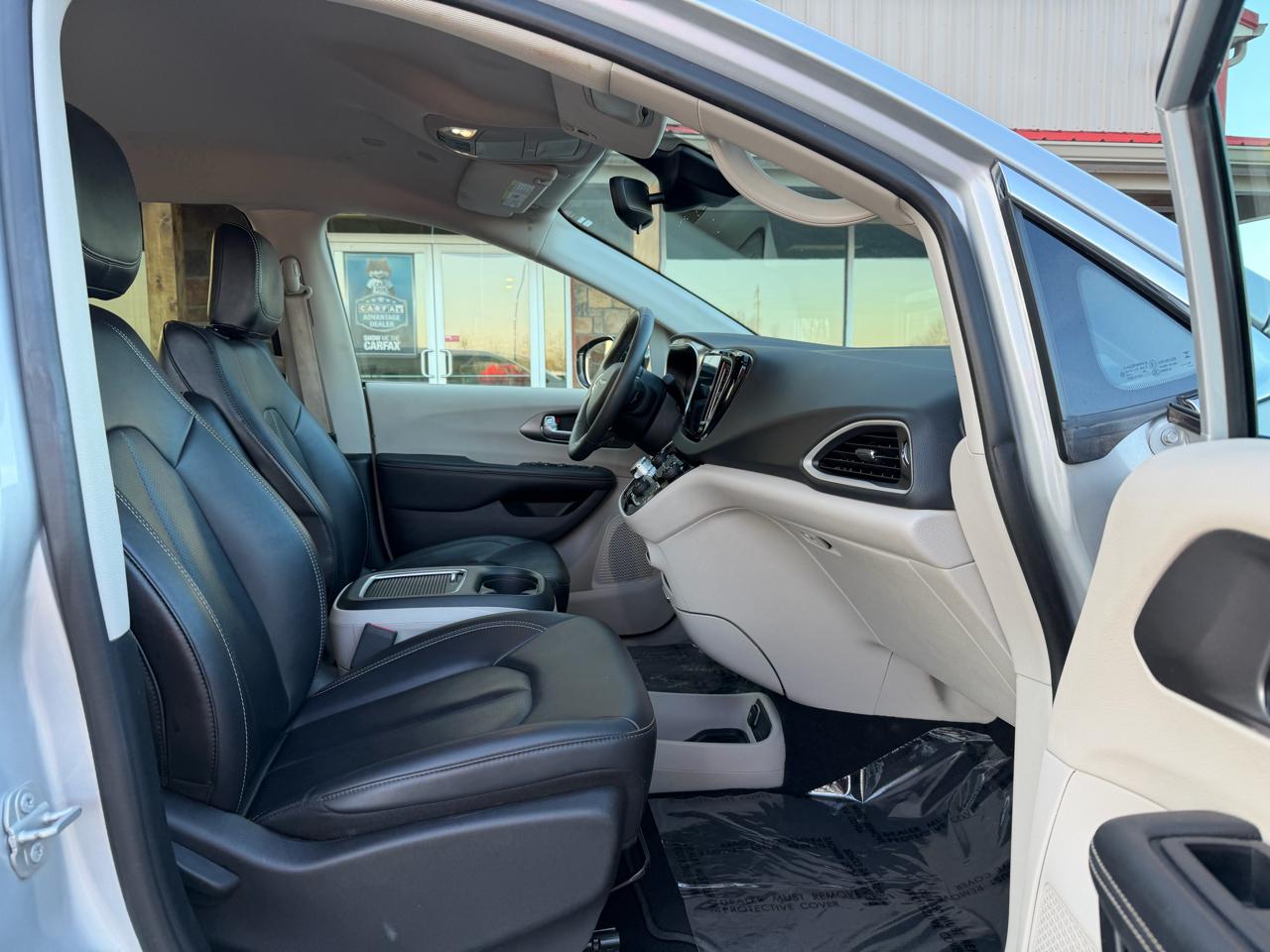 Chrysler Pacifica Touring L FWD 2024