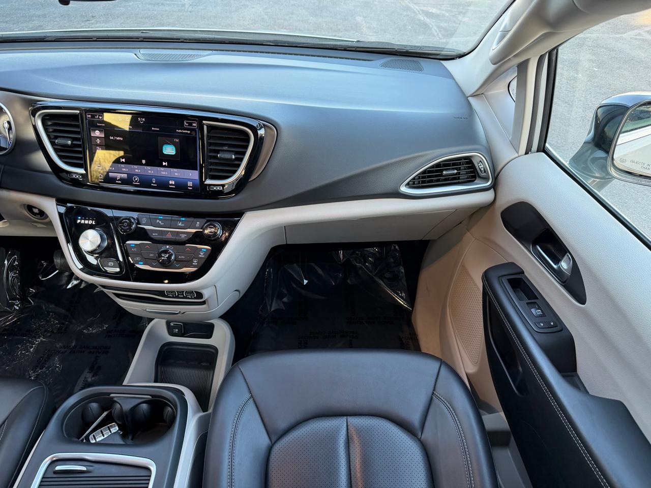 Chrysler Pacifica Touring L FWD 2024