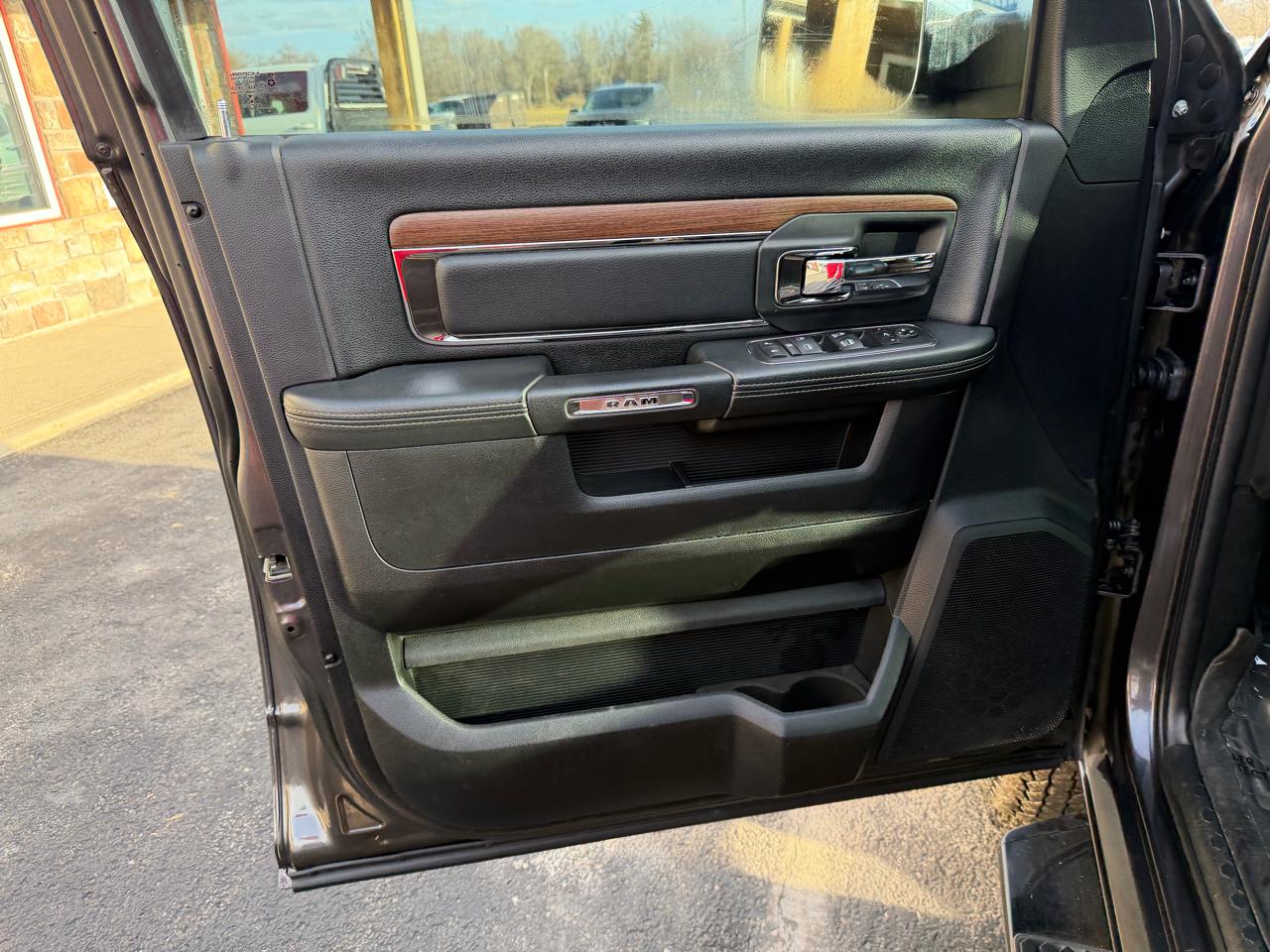 RAM 3500 4WD Crew Cab 169" Laramie 2016