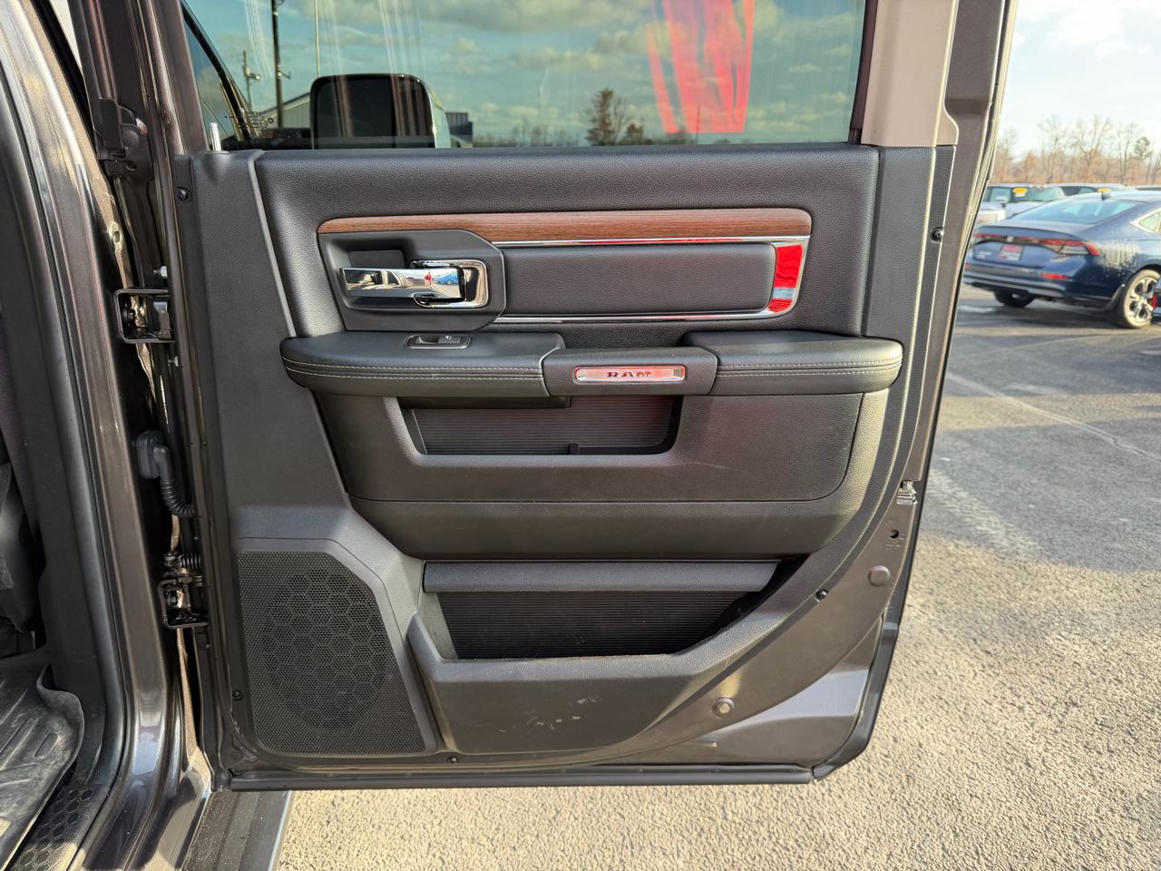 RAM 3500 4WD Crew Cab 169" Laramie 2016